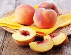 Как правильно обрезать персик весной?
