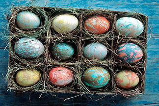 Покраска яиц на Пасху